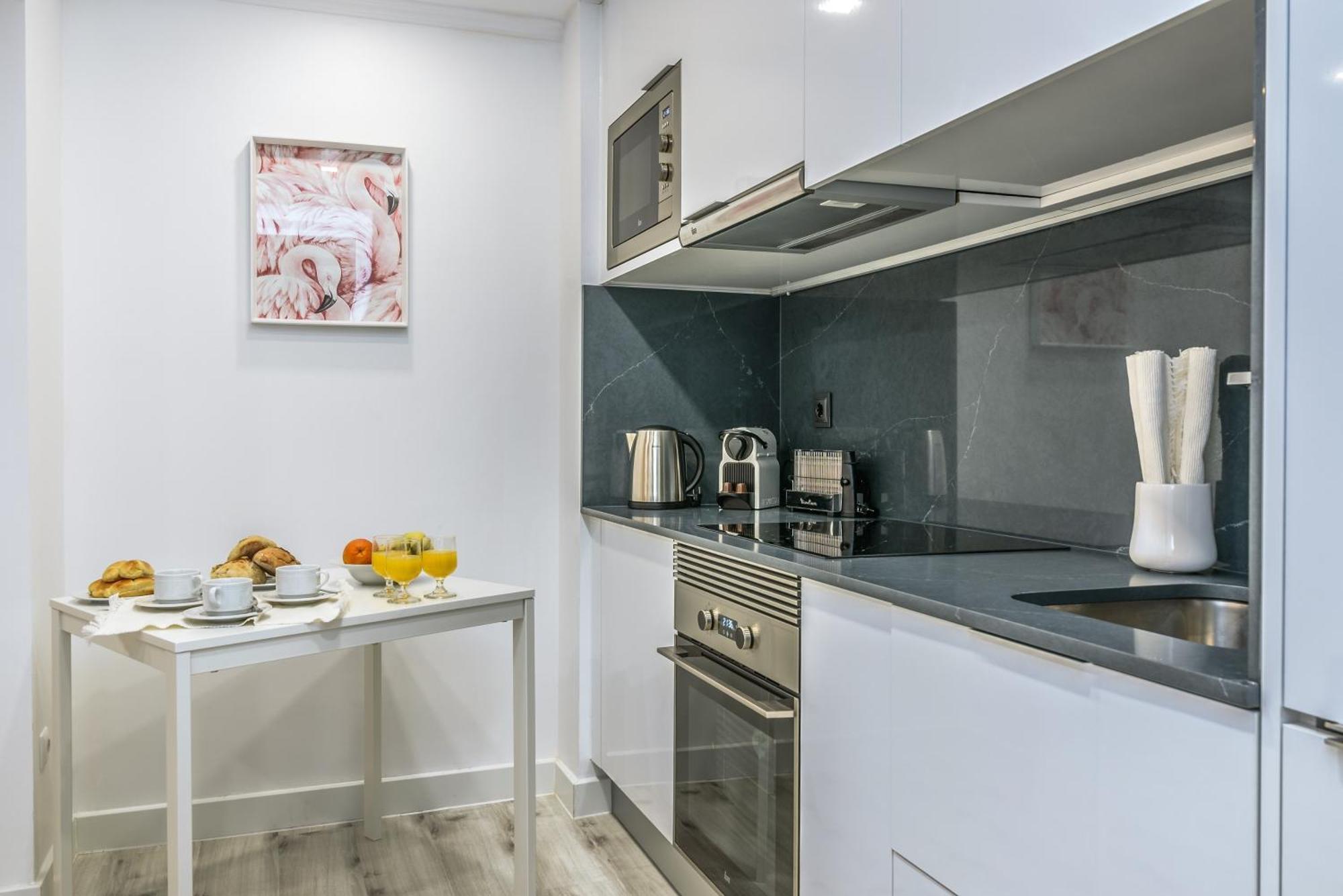 Whome City Chic Escape: Your Stylish Haven In Downtown Lizbona Zewnętrze zdjęcie